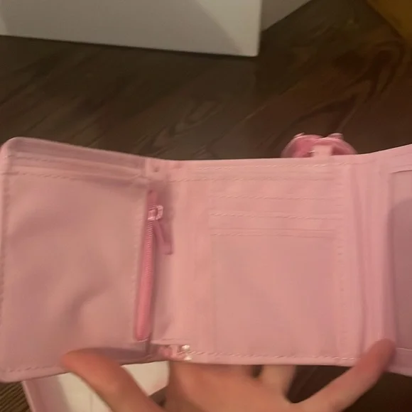 Hello Kitty Wallet - Picture 3 of 5